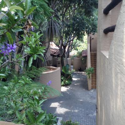 Townhouse For Rent in Sandown, Sandton